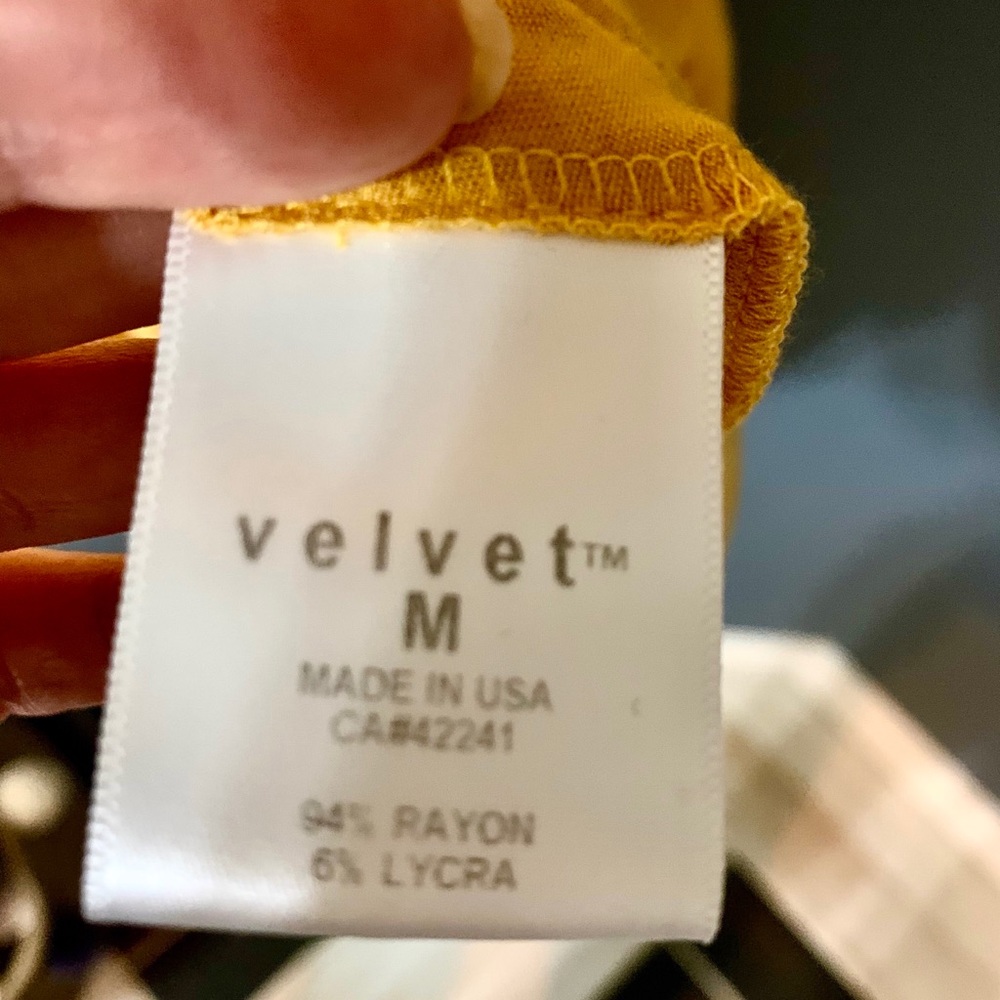 Mid-length gold/mustard dress. - Picture 3 of 4